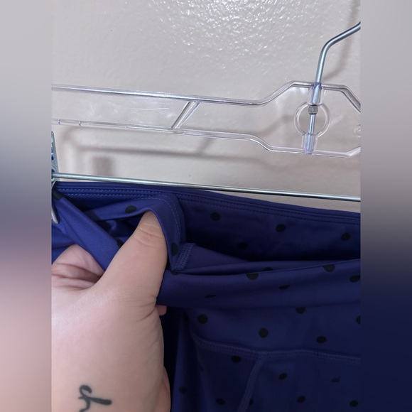 ✨Fabletics Ultracool Polka Dot Biker Shorts Size L - Picture 4 of 9